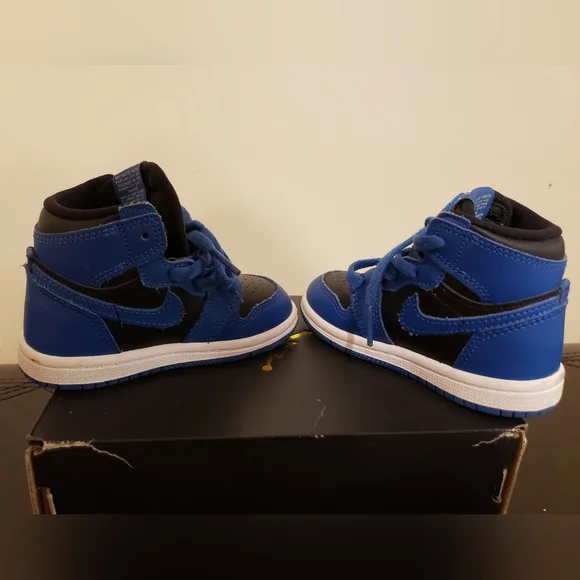 Nike Toddler Sneakers - Picture 3 of 4